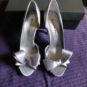 LAST CHANCE New Michael Shannon Peep Toe Bow Heels